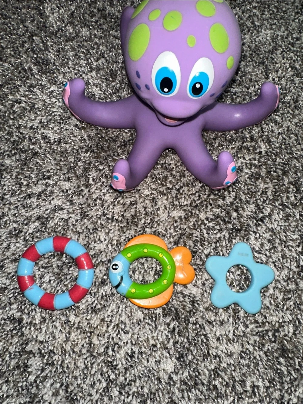 Nuby Purple Octopus Hoopla Bath Toy with Tossing Rings